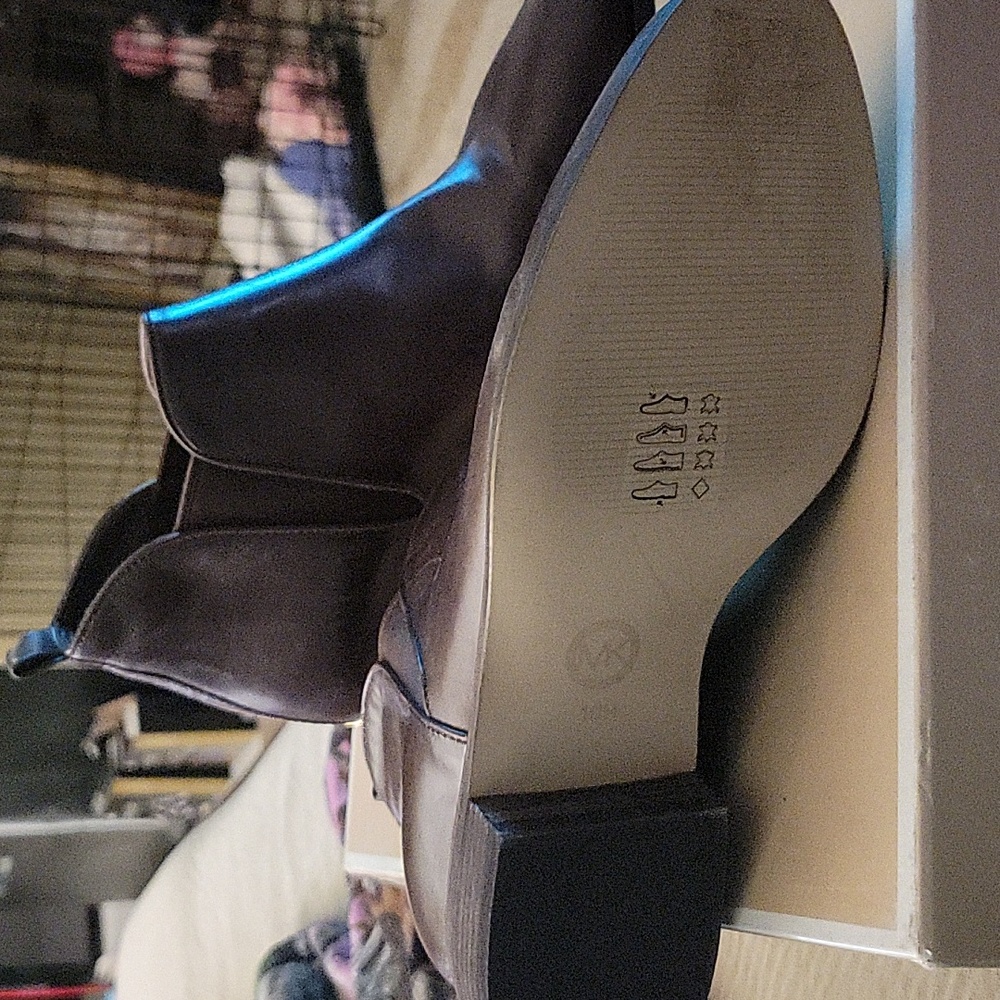 Shose - Picture 3 of 3